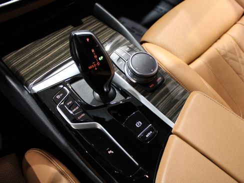 Used 2021 BMW 530i w/ Premium Package RWD image 29