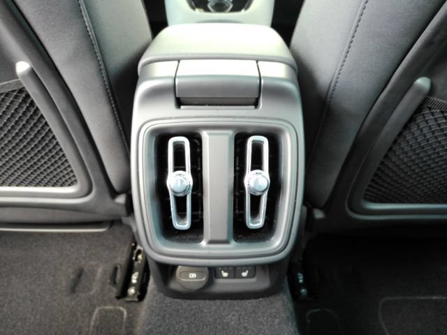 Used 2022 Polestar Polestar 2 w/ Plus Package AWD/4WD image 29