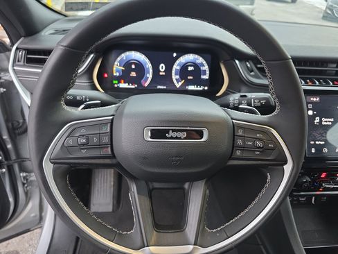 Used 2023 Jeep Grand Cherokee L Laredo image 20