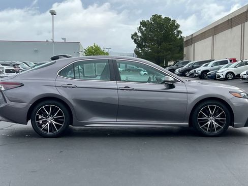 Certified 2022 Toyota Camry SE FWD image 6