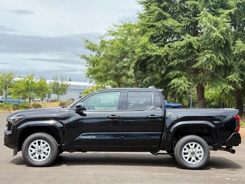 Certified 2025 Toyota Tacoma SR5 AWD/4WD image 2