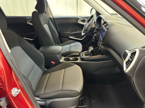 Used 2022 Kia Soul LX image 13