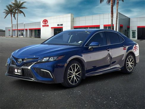 Used 2023 Toyota Camry SE image 6