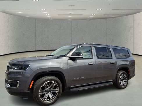 Used 2024 Jeep Wagoneer L Series II image 9