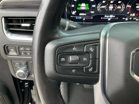 Used 2022 GMC Yukon XL SLT w/ SLT Premium Package image 12