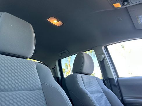 Used 2020 Toyota Tacoma SR5 RWD image 17