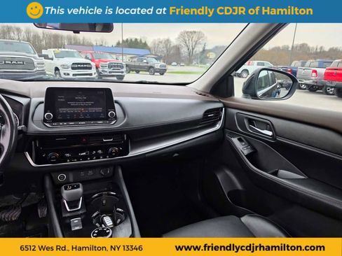 Used 2022 Nissan Rogue SV w/ SV Premium Package image 14