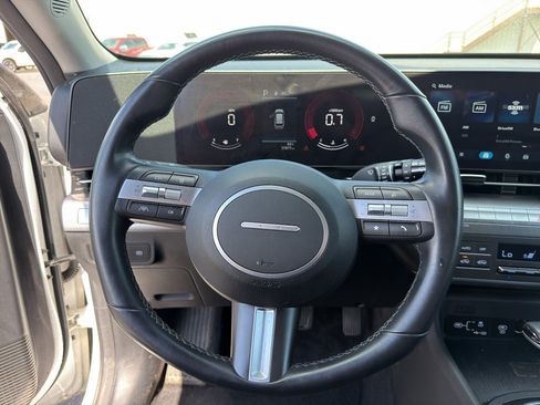 Used 2025 Hyundai Kona SEL FWD image 12