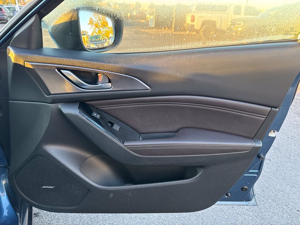 Used 2018 MAZDA MAZDA3 Grand Touring w/ Premium Equipment Package FWD image 40