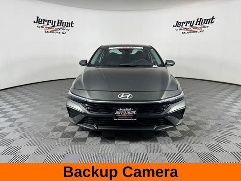Used 2025 Hyundai Elantra SE FWD image 5