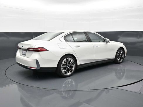 Used 2026 BMW 530i RWD image 5