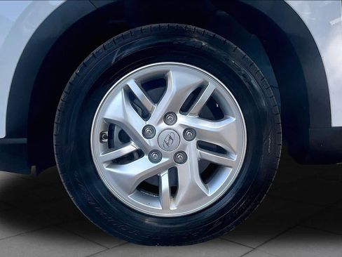 Used 2021 Hyundai Venue SE FWD image 11
