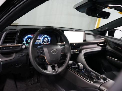 Used 2025 Toyota Crown Nightshade image 11