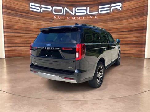 Used 2025 Ford Expedition Platinum AWD/4WD image 7