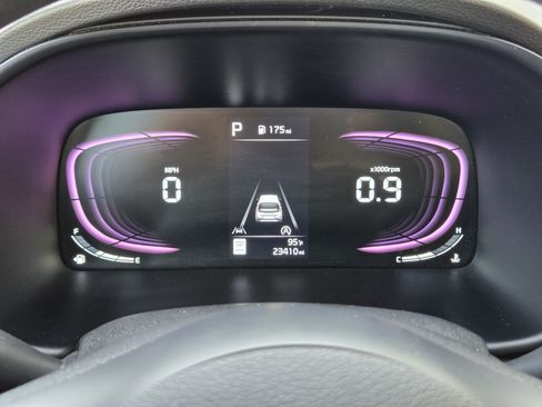 Used 2025 Kia Soul LX w/ LX Technology Package FWD image 17