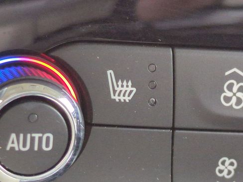 Used 2024 Buick Enclave Essence w/ Technology Package image 22