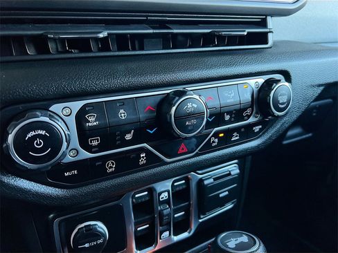 Used 2024 Jeep Wrangler Sport S image 15