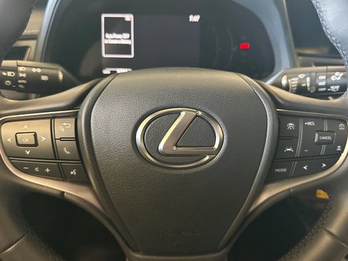 Used 2025 Lexus UX 300h FWD image 18