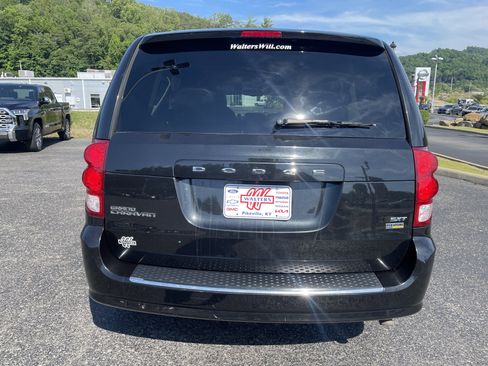 Used 2017 Dodge Grand Caravan SXT FWD image 3