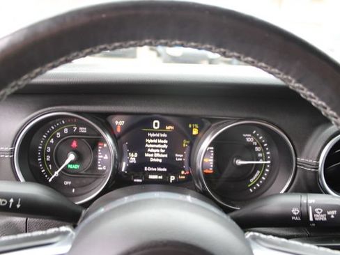 Used 2023 Jeep Wrangler Unlimited Sahara w/ Cold Weather Group AWD/4WD image 18