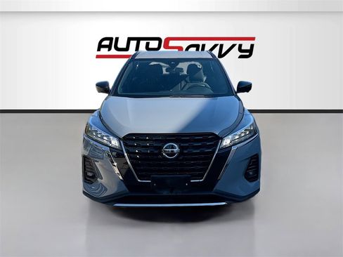 Used 2021 Nissan Kicks SR image 2