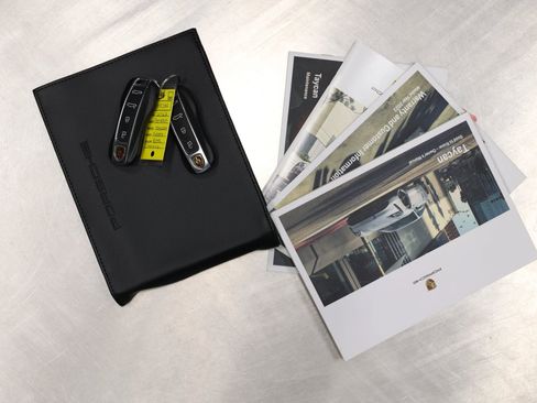 Used 2022 Porsche Taycan 4 Cross Turismo w/ Technology Package image 5