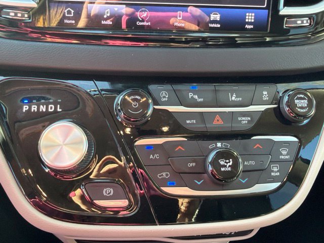Used 2024 Chrysler Pacifica Touring-L FWD image 34