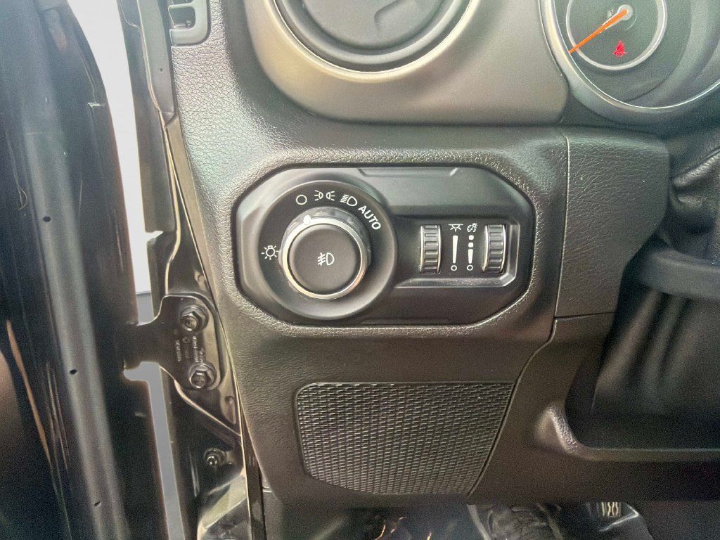 Used 2018 Jeep Wrangler Sport AWD/4WD image 25