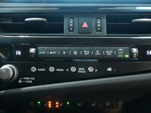 Used 2023 Lexus ES 350 w/ Accessory Package (Z2) FWD image 35
