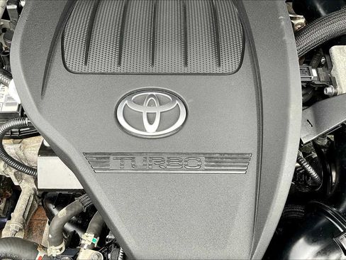 Used 2023 Toyota Highlander L image 28
