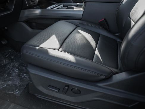 New 2026 Ford F350 Lariat w/ Black Appearance Package image 43