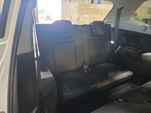 Used 2024 Volkswagen Tiguan SE FWD image 32