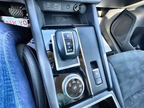 Used 2024 Mitsubishi Outlander SE image 16