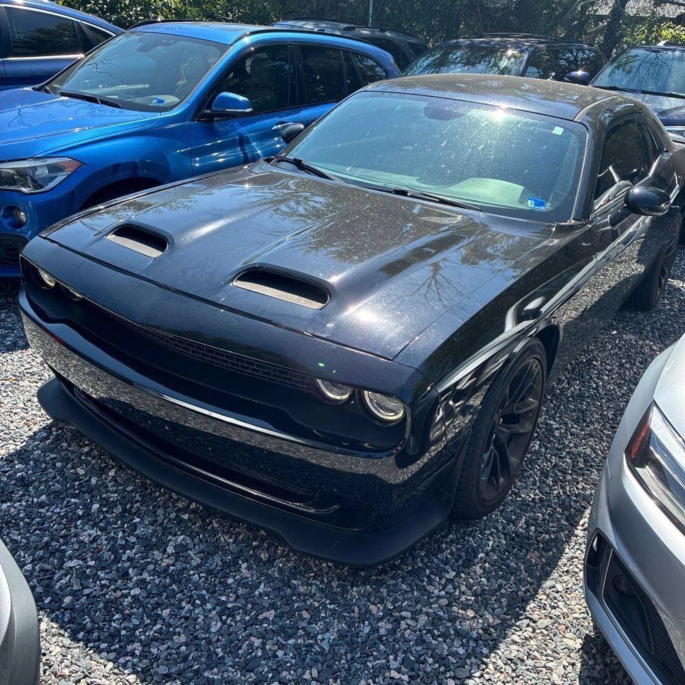 Used 2020 Dodge Challenger R/T RWD image 2