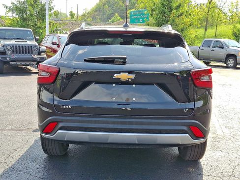 Used 2024 Chevrolet Trax LT FWD image 5