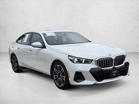 Used 2026 BMW 530i xDrive AWD/4WD image 3