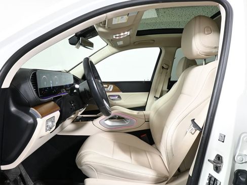 Used 2023 Mercedes-Benz GLS 450 4MATIC image 3