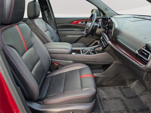 Used 2024 Chevrolet Traverse RS w/ LPO, Floor Liner Package AWD/4WD image 12