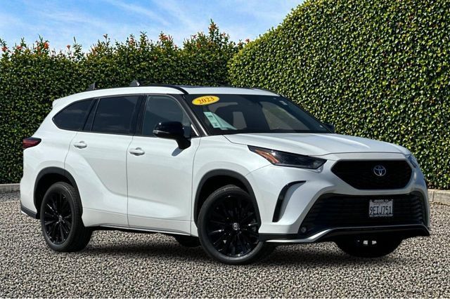 Used 2023 Toyota Highlander XSE AWD/4WD image 2
