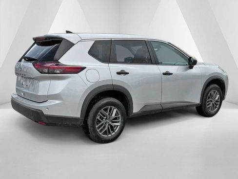 Used 2024 Nissan Rogue S FWD image 7