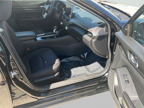 Used 2024 Nissan Altima 2.5 SV FWD image 13