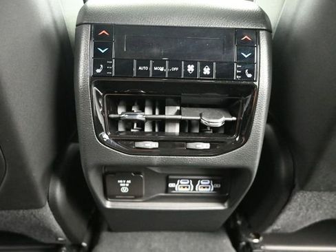 Used 2024 Jeep Grand Cherokee Summit AWD/4WD image 17