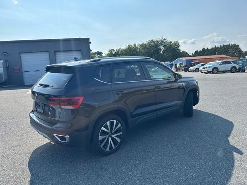 Used 2024 Volkswagen Taos SE FWD image 6