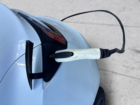 Used 2025 Tesla Model 3 Long Range RWD image 49