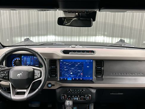 Used 2024 Ford Bronco Wildtrak image 32
