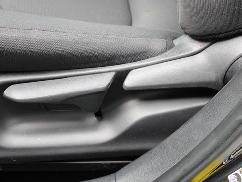 Used 2020 Toyota Corolla LE image 30