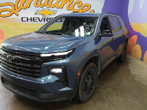 Used 2025 Chevrolet Traverse LT w/ Midnight/Sport Edition AWD/4WD image 4