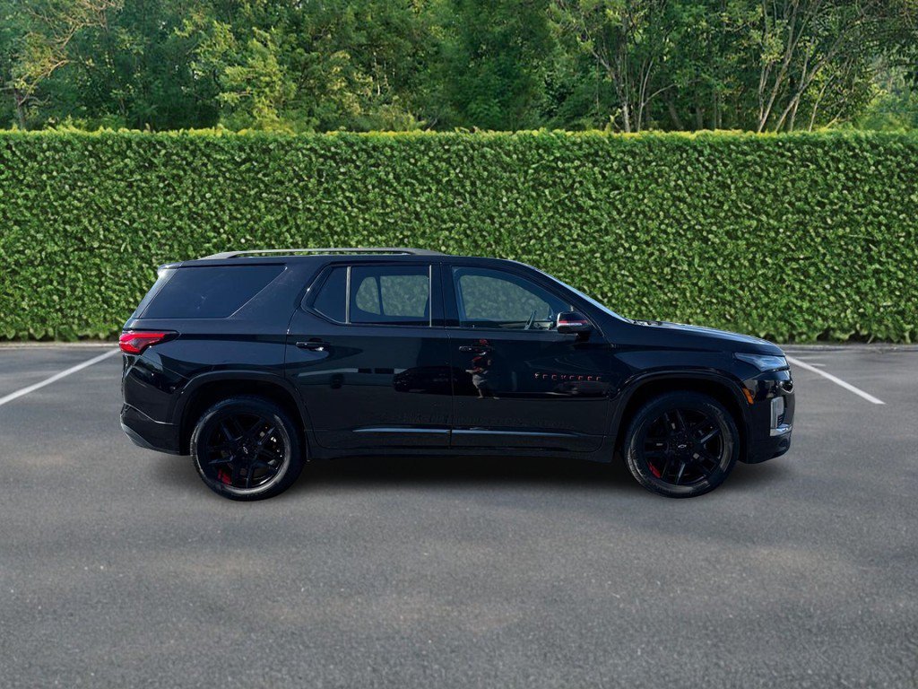 Used 2022 Chevrolet Traverse Premier w/ Redline Edition AWD/4WD image 2