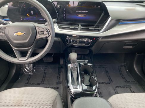 Used 2024 Chevrolet Trax LT FWD image 11