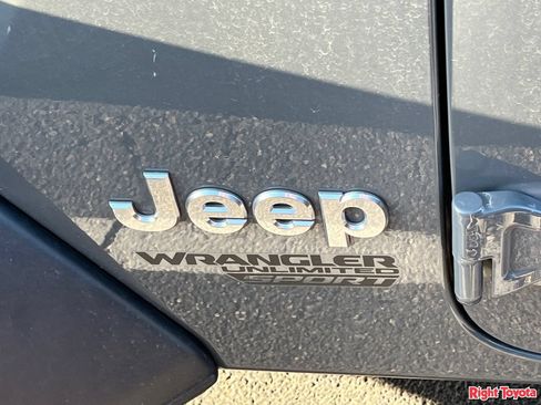 Used 2019 Jeep Wrangler Unlimited Sport S AWD/4WD image 10